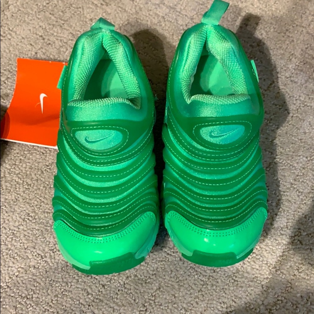 Nike toddler green shoes
